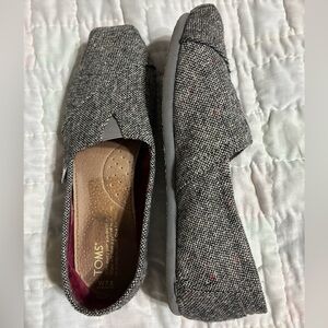 TOMS Women's Black and Gray Textured Loafers